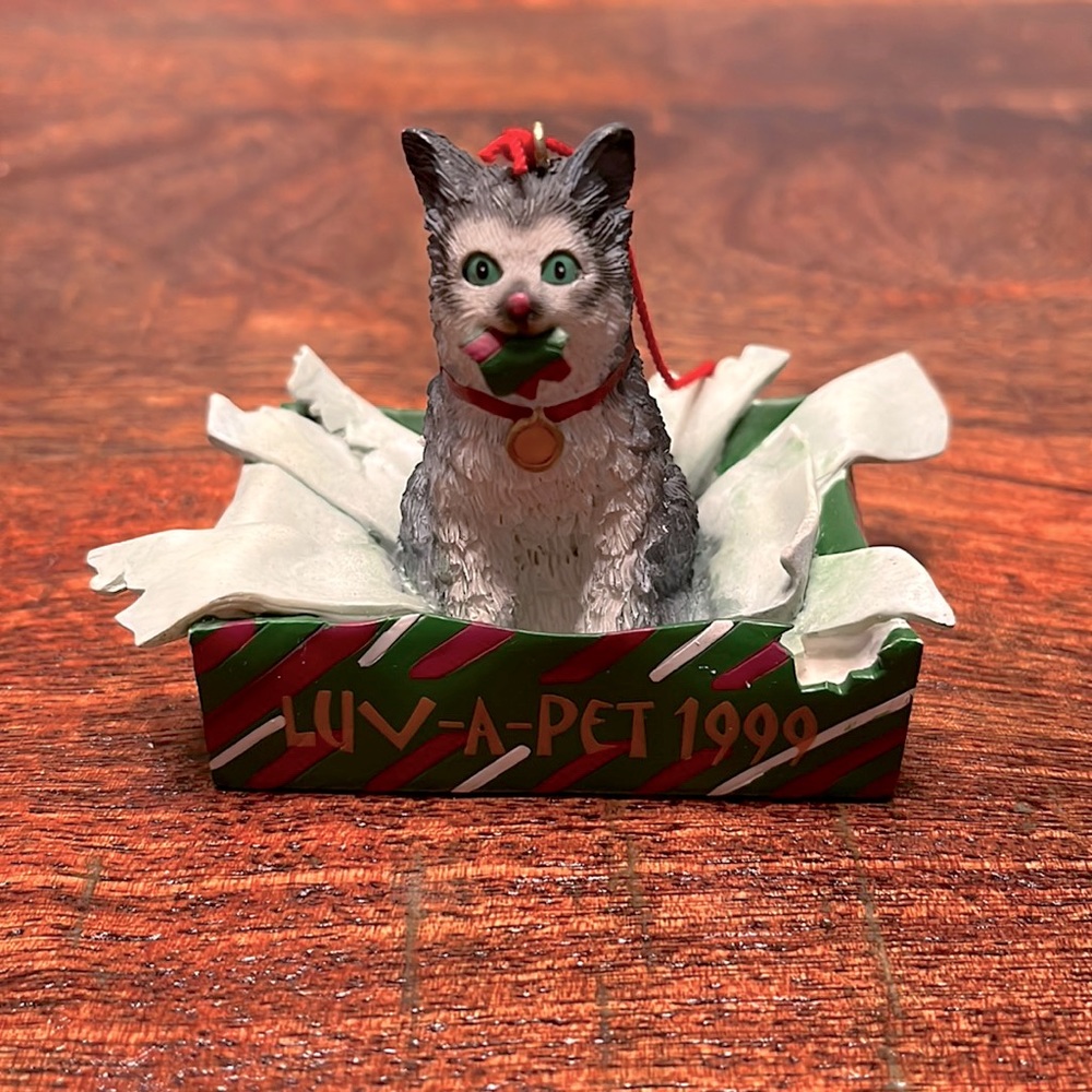 Vintage PetsMart sponsored Luv-a-Pet Ornament